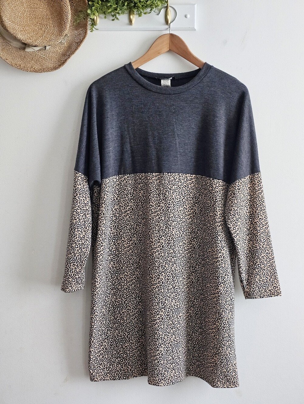 Adara Women’s Medium Leopard Colorblock Long Sleeve Tunic Mini Dress